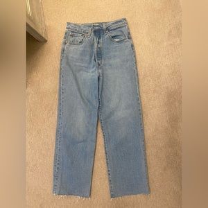Levi’s ribcage straight denim jeans. Size 28